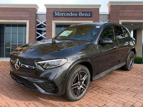Used 2025 Mercedes-Benz GLC 300 image 2