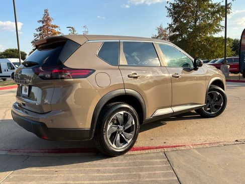 Used 2025 Nissan Rogue SV FWD image 6