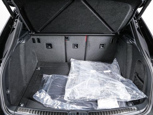 New 2026 Porsche Macan Turbo image 34