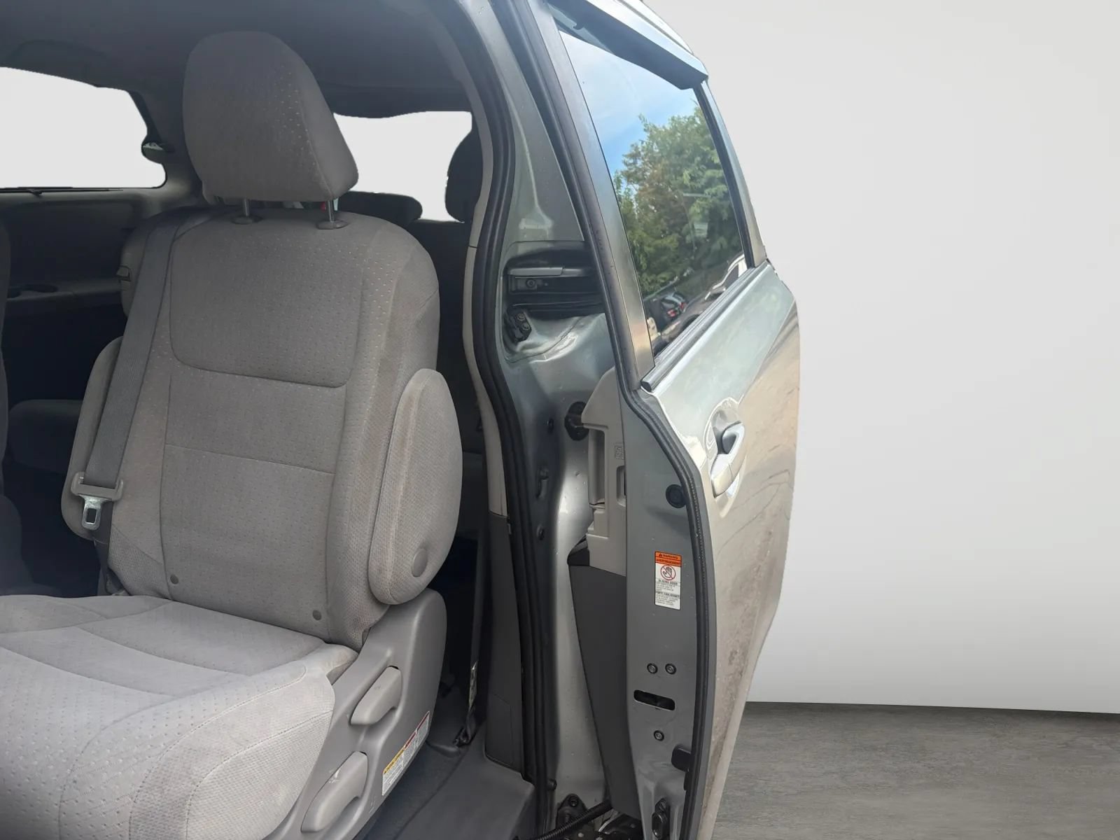 Used 2020 Toyota Sienna LE FWD image 14