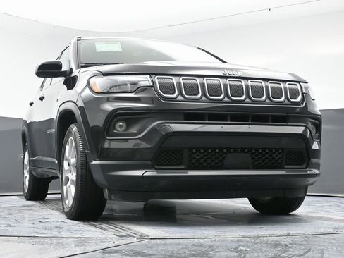 Used 2022 Jeep Compass Latitude image 50