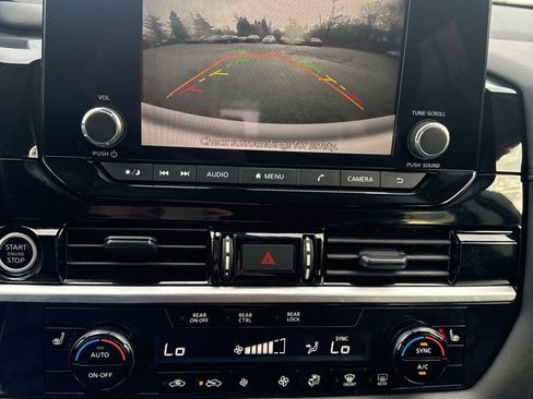 Used 2024 Nissan Pathfinder SV image 35