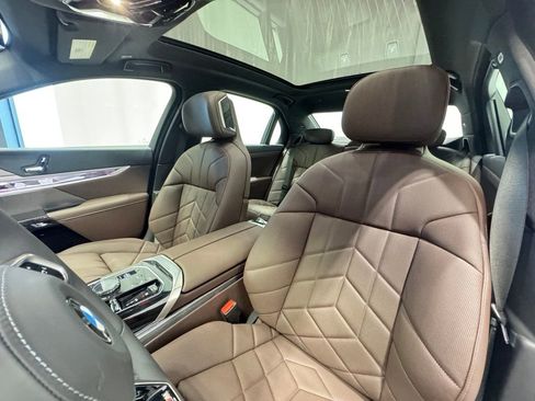 Used 2025 BMW 760i xDrive image 16