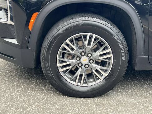 Used 2024 Chevrolet Traverse LT w/ Enhanced Driving Package FWD image 9