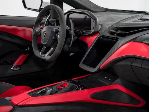 Used 2025 Lamborghini Revuelto AWD/4WD image 32