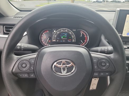 Certified 2025 Toyota RAV4 LE FWD image 26