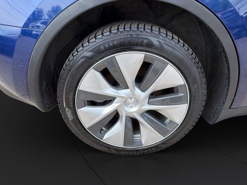Used 2022 Tesla Model Y Long Range AWD/4WD image 23
