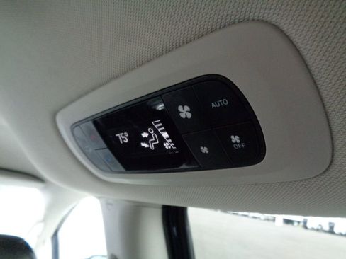 Certified 2024 Chrysler Pacifica Touring-L image 13