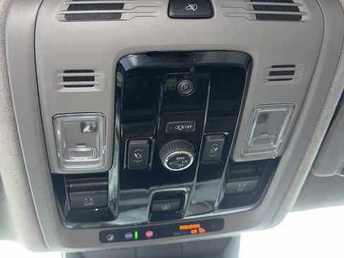 Used 2025 Cadillac Escalade ESV Sport Platinum image 11