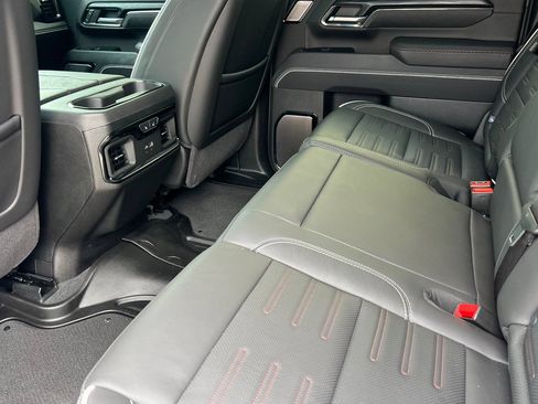 Used 2024 GMC Sierra 2500 AT4X AWD/4WD image 9