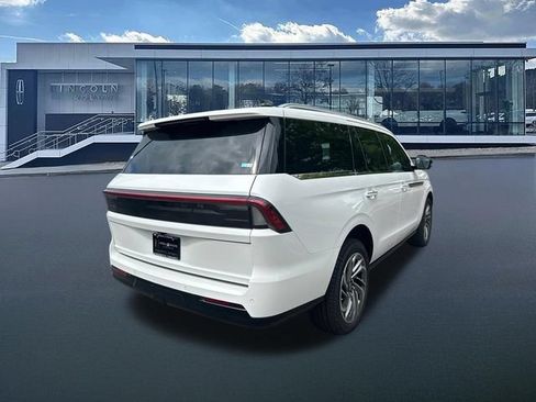 New 2026 Lincoln Navigator Reserve AWD/4WD image 7