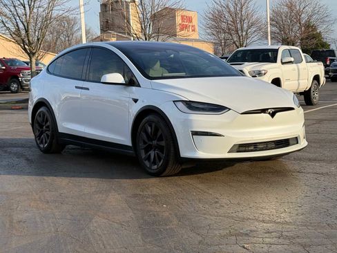 Used 2022 Tesla Model X image 3