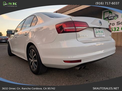 Used 2017 Volkswagen Jetta SE image 9