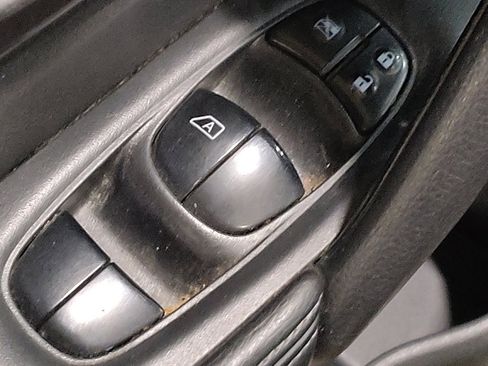 Used 2015 Nissan Rogue S FWD image 27