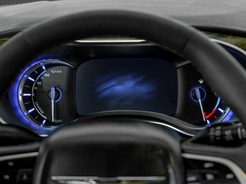 Used 2023 Chrysler Pacifica Pinnacle image 16