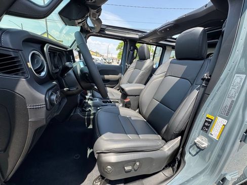 New 2026 Jeep Wrangler Unlimited Sahara AWD/4WD image 13