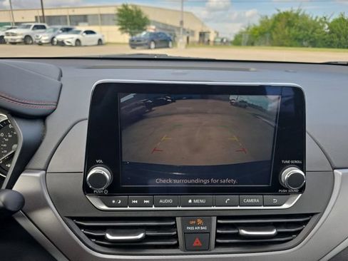 Used 2024 Nissan Altima 2.5 SR FWD image 9