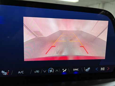 New 2025 Chevrolet Traverse LT image 15