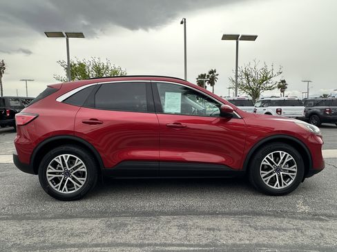 Used 2021 Ford Escape SEL w/ Technology Package image 9