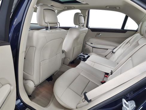 Used 2014 Mercedes-Benz E 350 4MATIC Sedan image 28