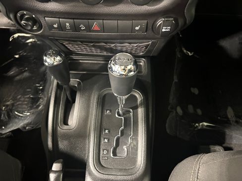 Used 2018 Jeep Wrangler Sport AWD/4WD image 17