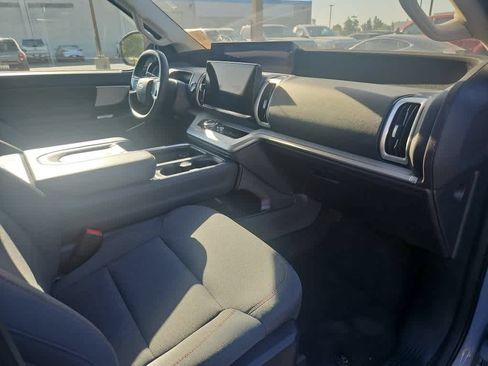 Used 2025 Ford Expedition Active RWD image 15