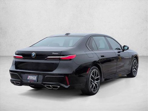 Used 2024 BMW 760i xDrive image 5