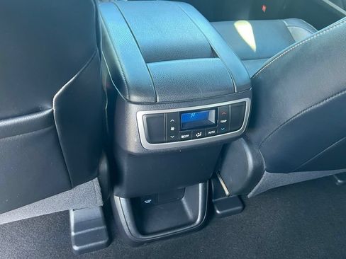 Used 2017 Toyota Highlander Limited AWD/4WD image 18