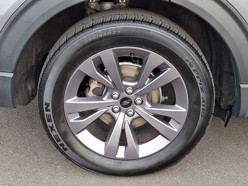 Used 2021 Ford Explorer XLT w/ Equipment Group 202A image 8