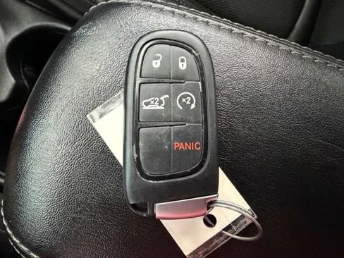Used 2020 Jeep Cherokee Limited w/ Luxury Group AWD/4WD image 34