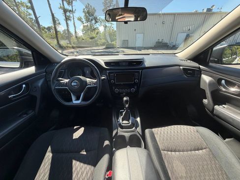 Used 2018 Nissan Rogue SV w/ Premium Package FWD image 13