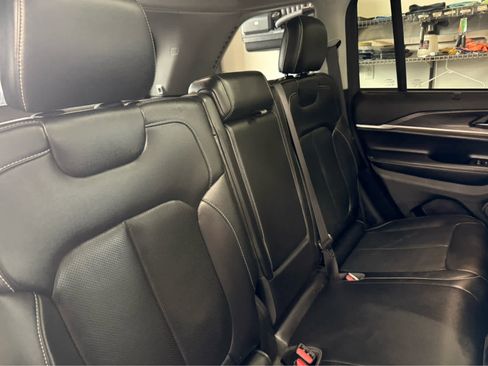 Used 2023 Jeep Grand Cherokee Limited w/ Luxury Tech Group II image 31