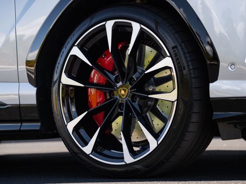 Used 2022 Lamborghini Urus image 9