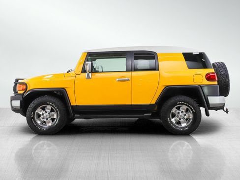 Used 2008 Toyota FJ Cruiser 4WD image 2