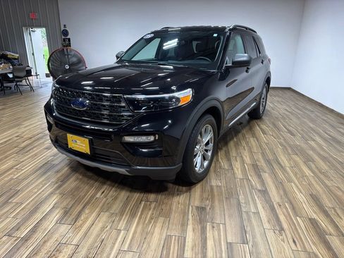 Used 2023 Ford Explorer XLT w/ Equipment Group 202A AWD/4WD image 5