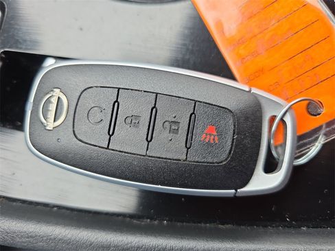 Used 2023 Nissan Rogue SV image 28