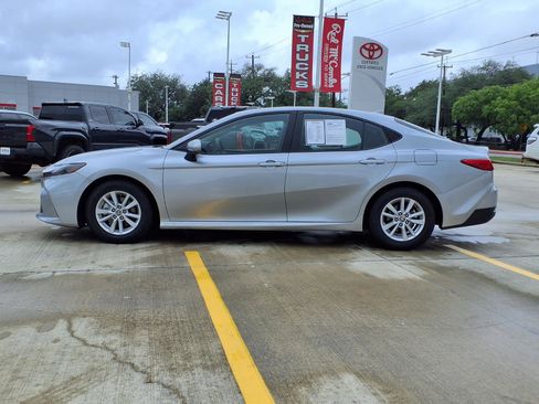 Used 2025 Toyota Camry LE FWD image 8