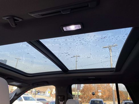 Used 2022 Chevrolet Tahoe LT w/ LT Signature Package image 14