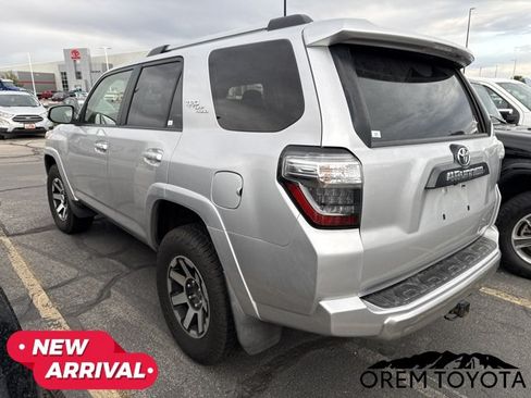 Used 2018 Toyota 4Runner TRD Off-Road Premium AWD/4WD image 19