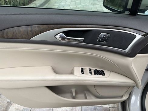 Used 2019 Lincoln MKZ Reserve FWD image 8