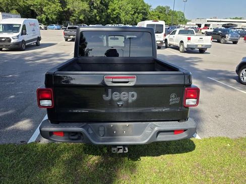 Used 2021 Jeep Gladiator Sport AWD/4WD image 3