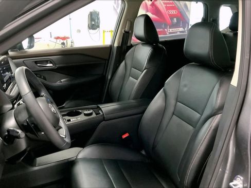 Used 2023 Nissan Rogue SL w/ SL Premium Package image 11