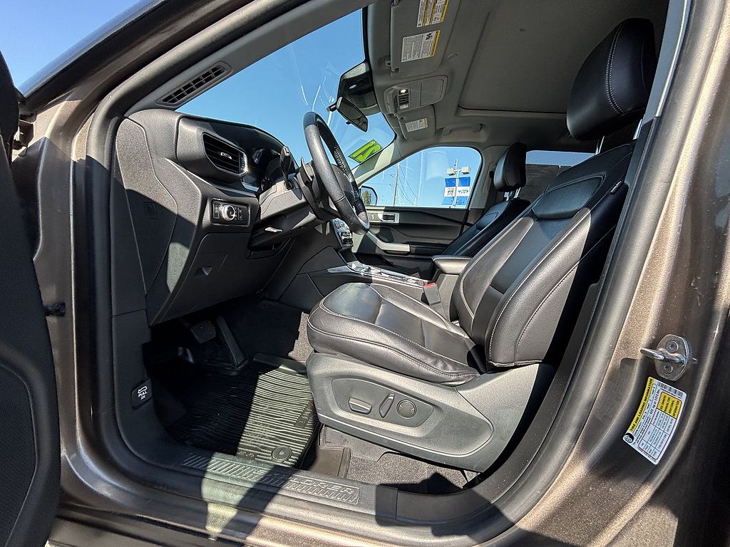 Used 2021 Ford Explorer XLT w/ Equipment Group 202A AWD/4WD image 16