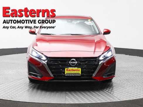 Used 2023 Nissan Altima 2.5 SV w/ SV Premium Package image 2