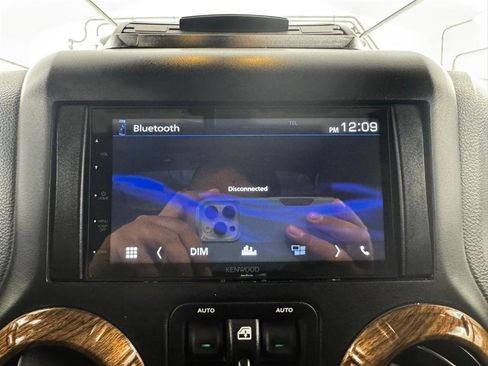 Used 2018 Jeep Wrangler Unlimited Sahara AWD/4WD image 24