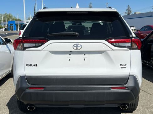 Used 2021 Toyota RAV4 XLE AWD/4WD image 5
