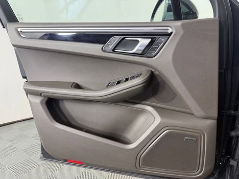 Certified 2023 Porsche Macan AWD/4WD image 19
