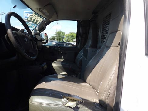 Used 2017 GMC Savana 2500 Extended RWD image 8