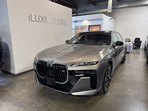 Used 2025 BMW i7 M70 image 1