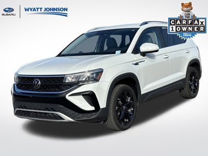 Used 2023 Volkswagen Taos SE w/ Black Wheel Package